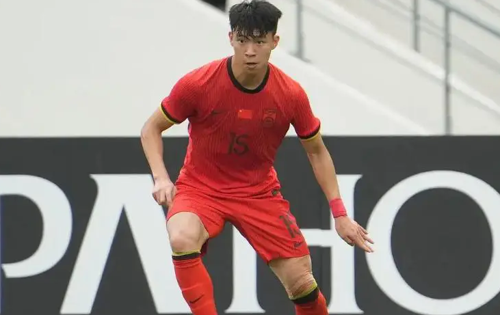 NBA直播-董路：王钰栋脱衣是因为心里憋气，拜合拉木给他捣乱，被战术牺牲